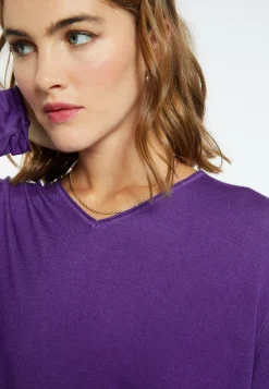 Montagut Bamboo cashmere V-neck T-shirt - Aeline