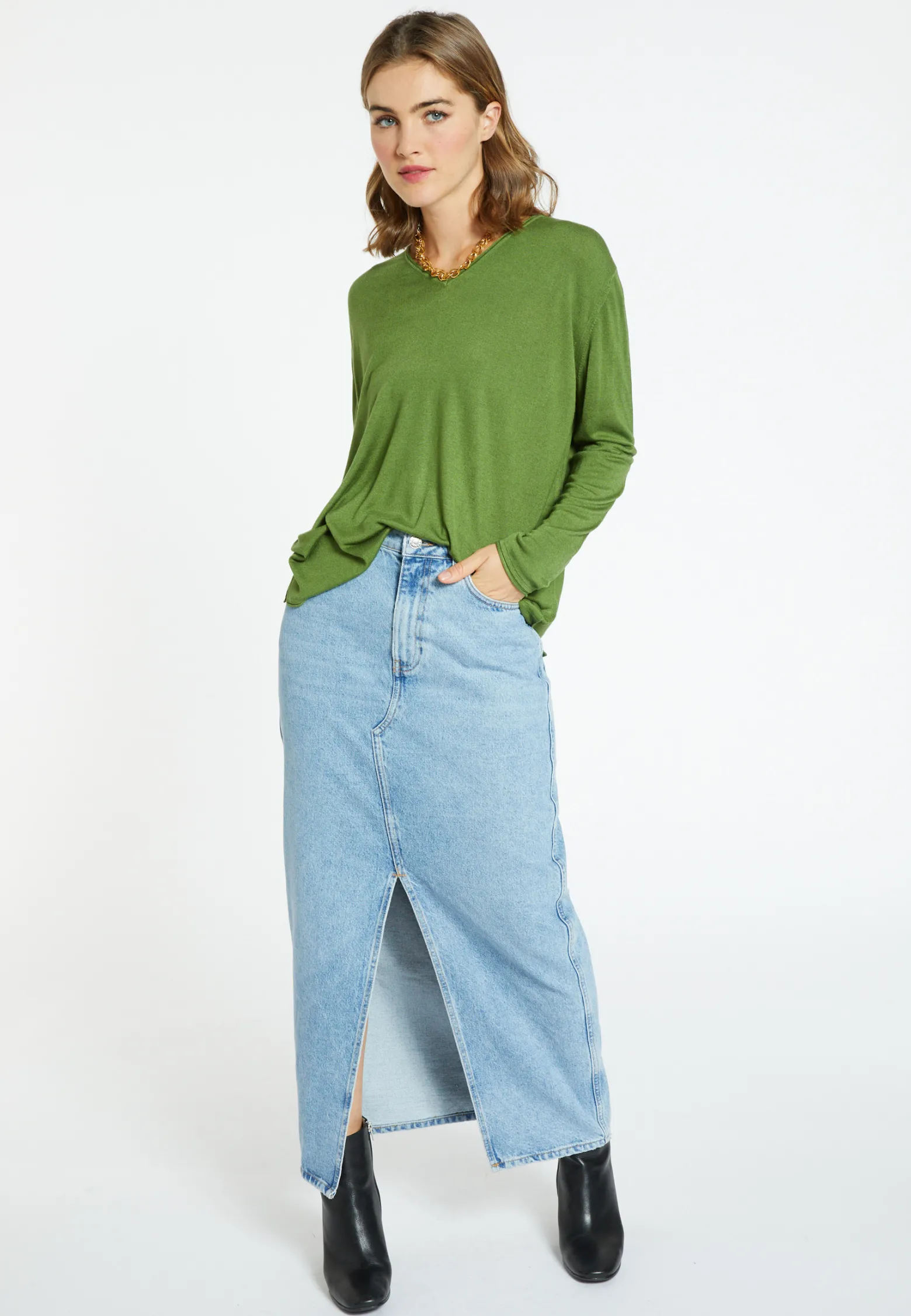 Montagut Bamboo cashmere V-neck T-shirt - Aeline
