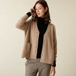 Montagut Buttoned V-neck cardigan with cashmere pockets - Achilla
