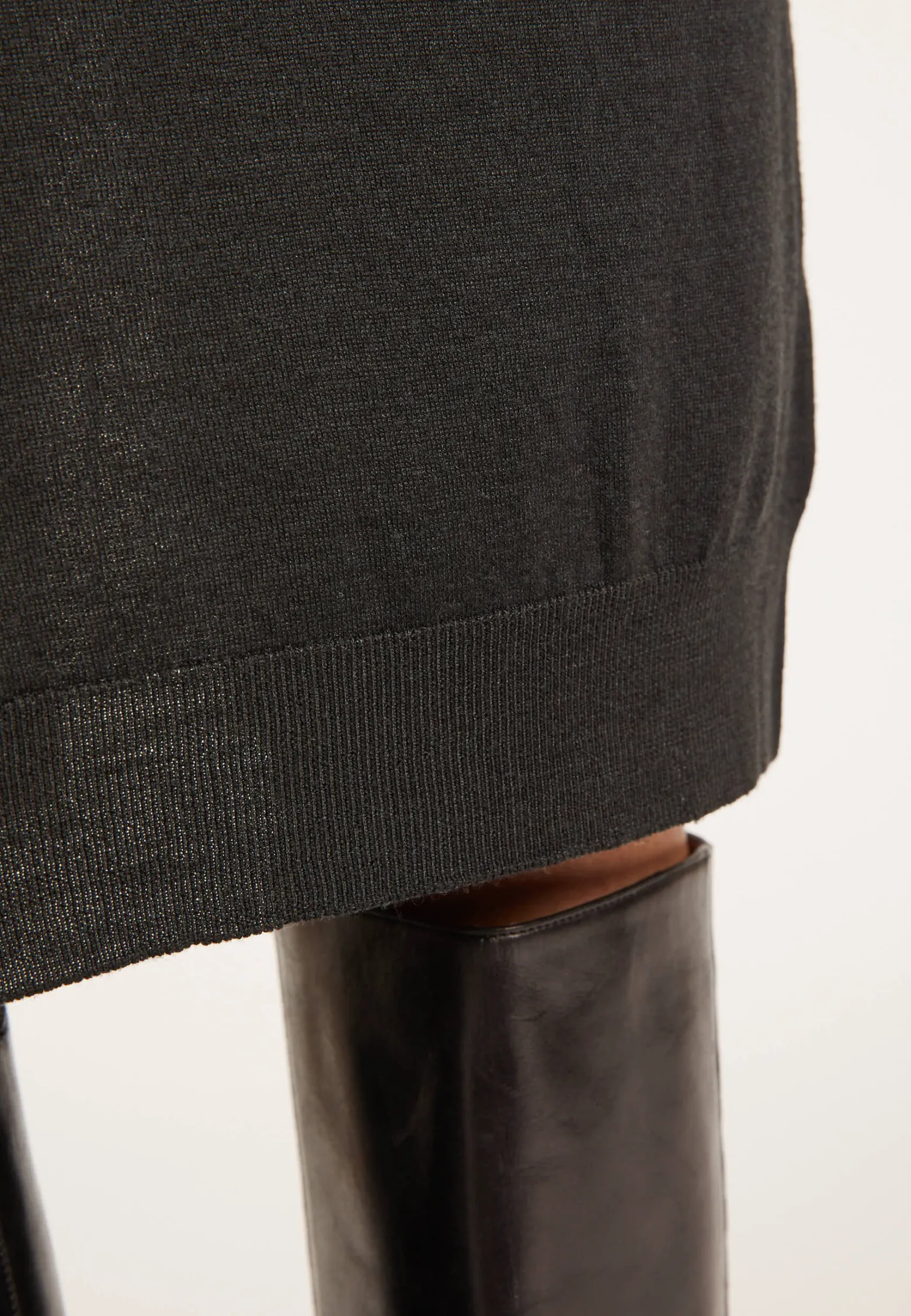 Montagut Dress made of wool and silk with back slit - Epopée