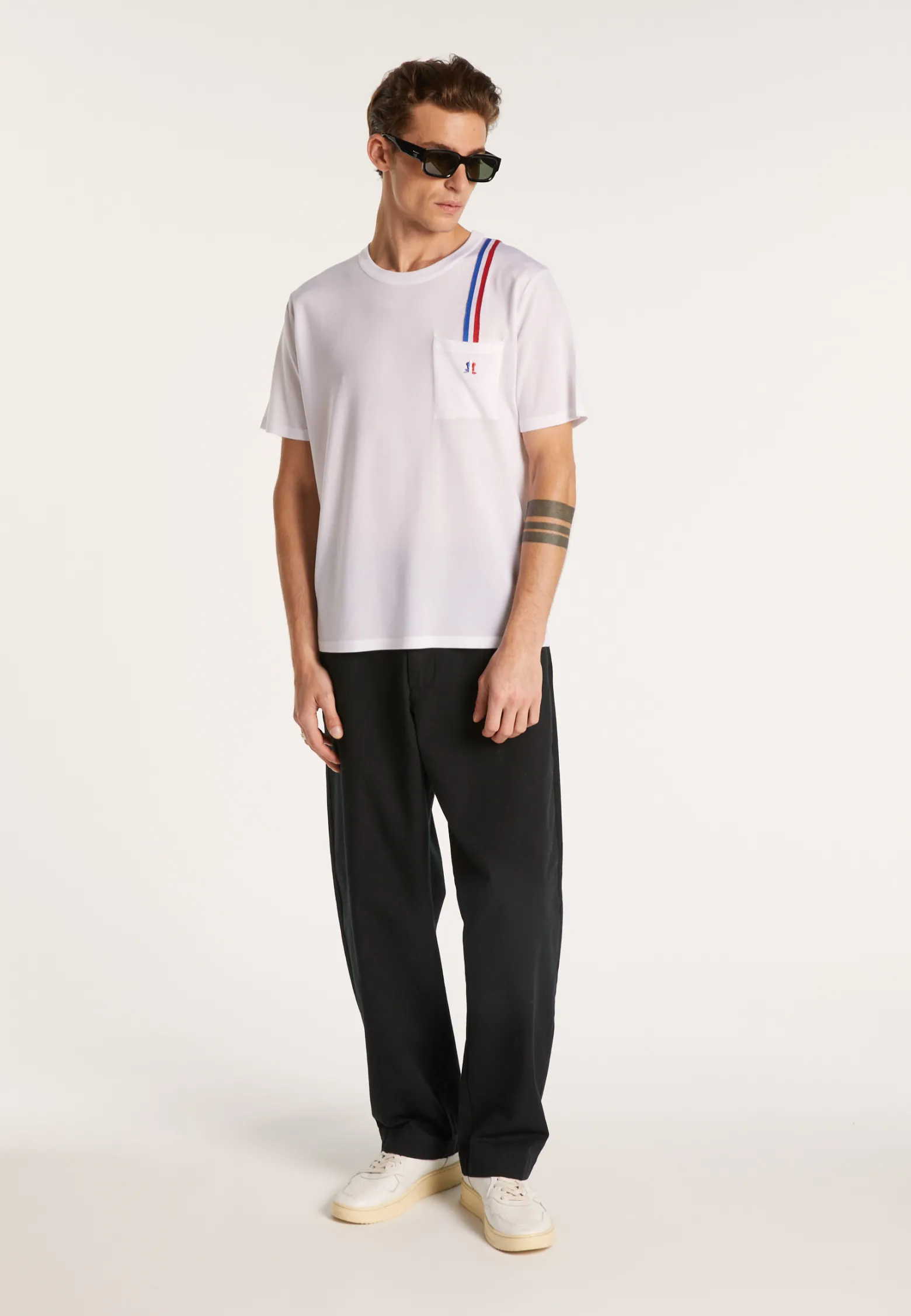 Montagut Fil Lumière Unisex T-shirt - Achille