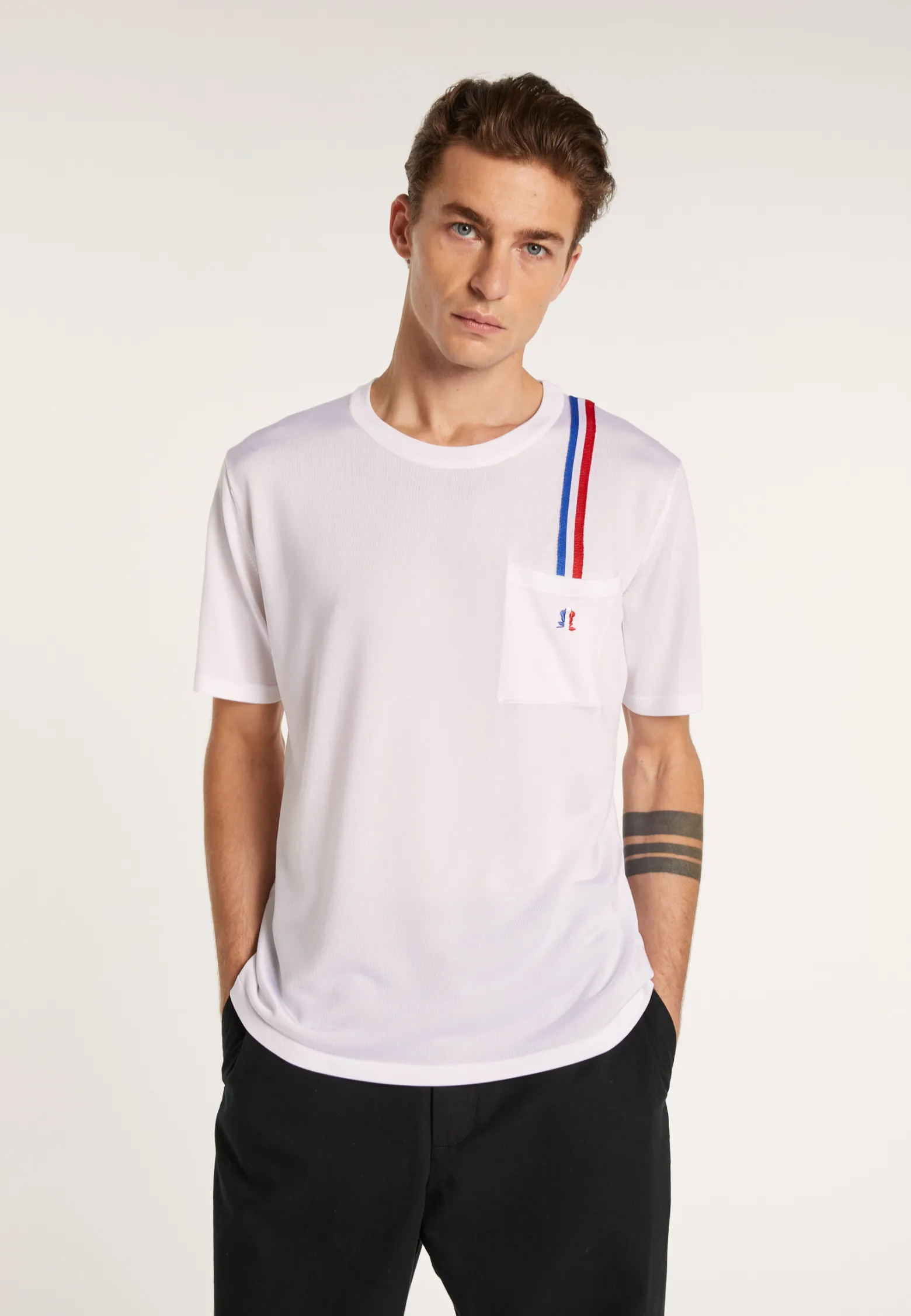 Montagut Fil Lumière Unisex T-shirt - Achille