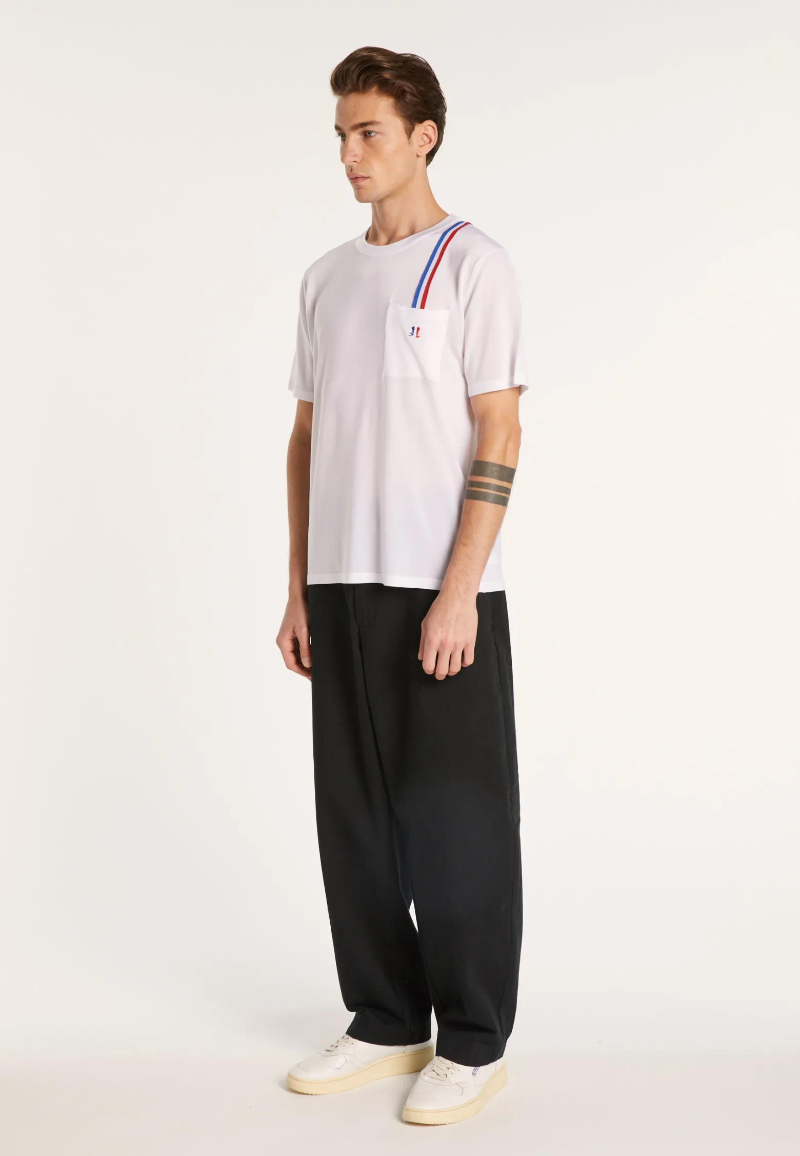 Montagut Fil Lumière Unisex T-shirt - Achille