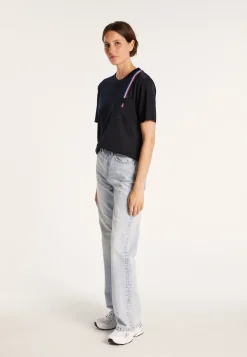 Montagut Fil Lumière Unisex T-shirt - Achille
