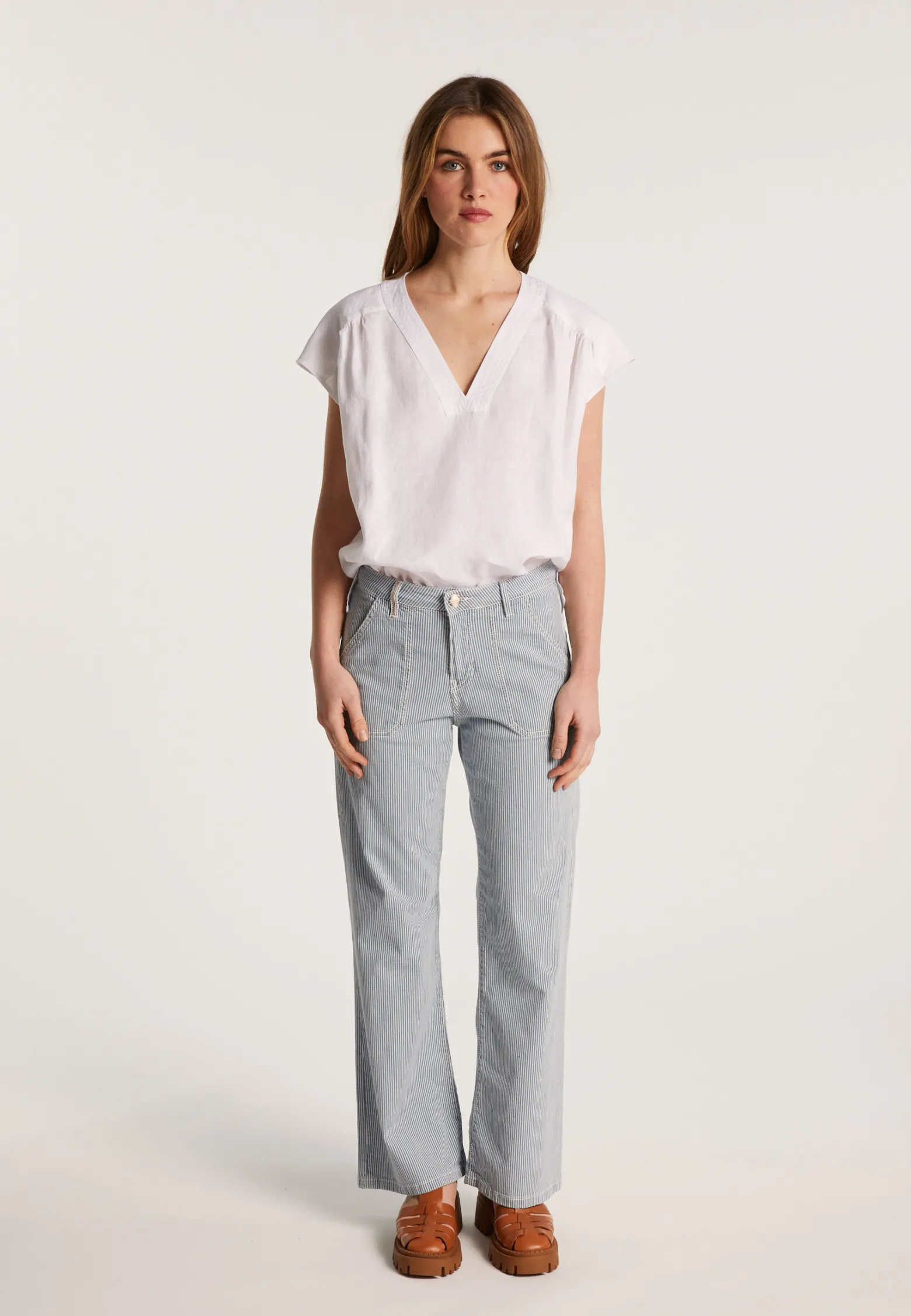 Montagut Linen V-neck T-shirt - Dala