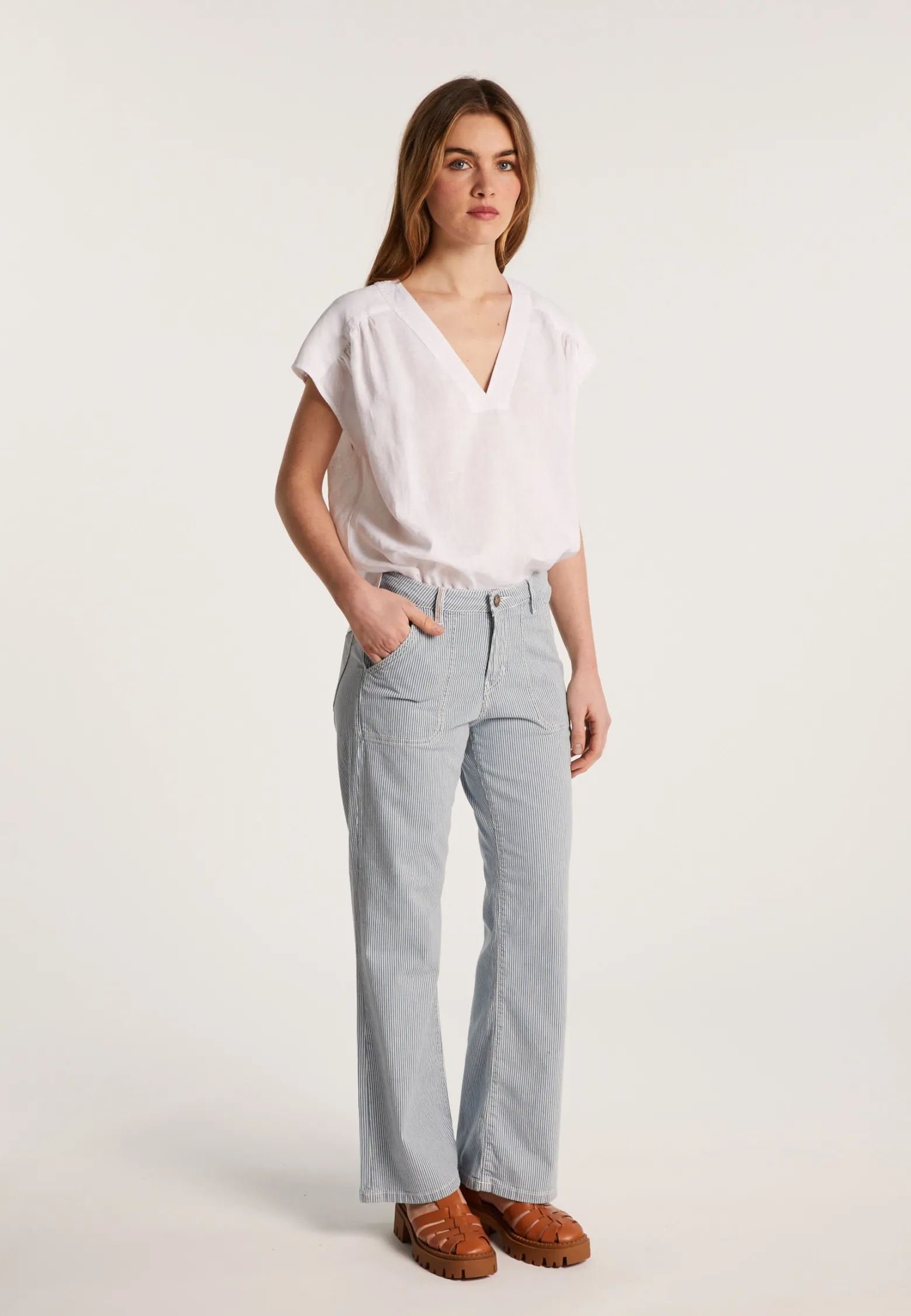 Montagut Linen V-neck T-shirt - Dala