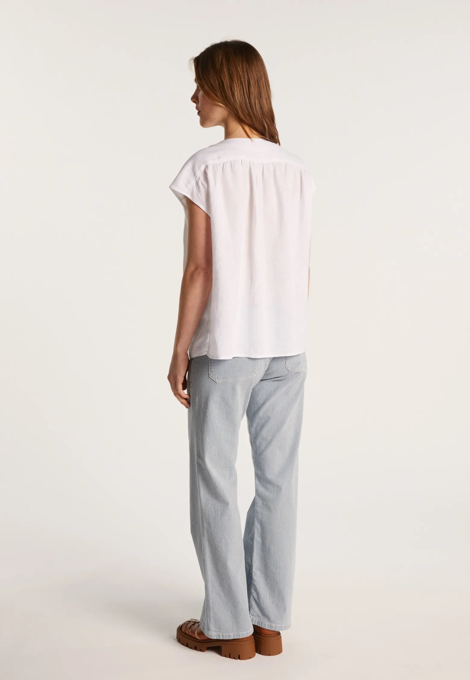 Montagut Linen V-neck T-shirt - Dala