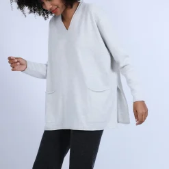 Montagut Loose V-neck cashmere jumper – Hilary