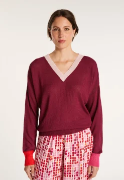 Montagut Loose V-neck sweater front and back - Naelie