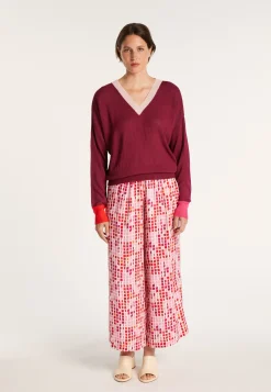 Montagut Loose V-neck sweater front and back - Naelie