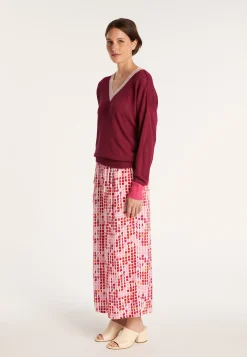 Montagut Loose V-neck sweater front and back - Naelie