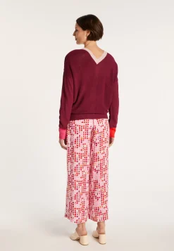 Montagut Loose V-neck sweater front and back - Naelie