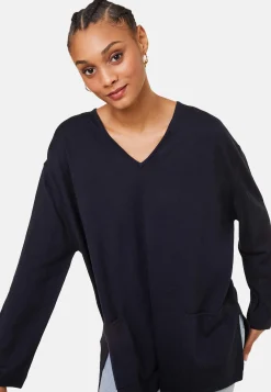 Montagut Loose V-neck sweater with pockets in merino wool - Albertine