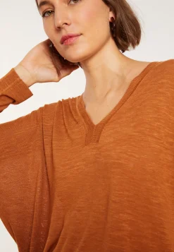 Montagut Oversized v-neck flamed linen t-shirt - Beja