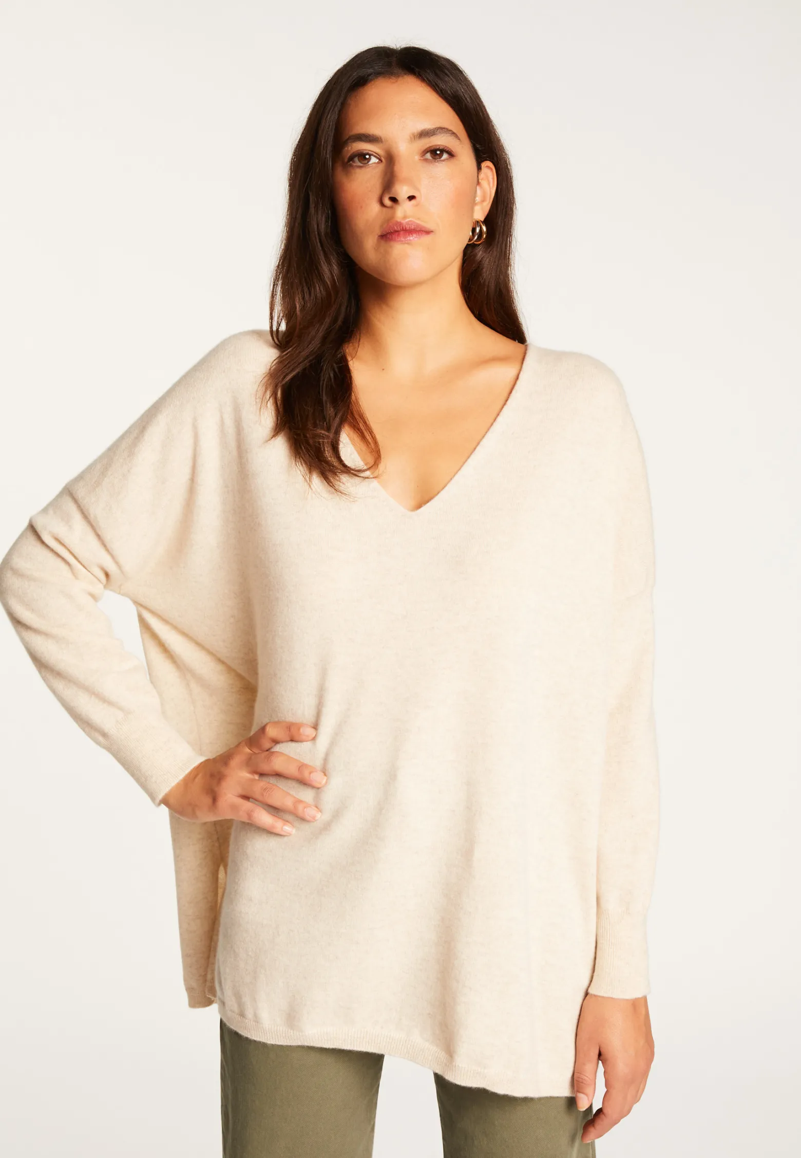 Montagut Oversized V-neck sweater in cashmere - Apolline