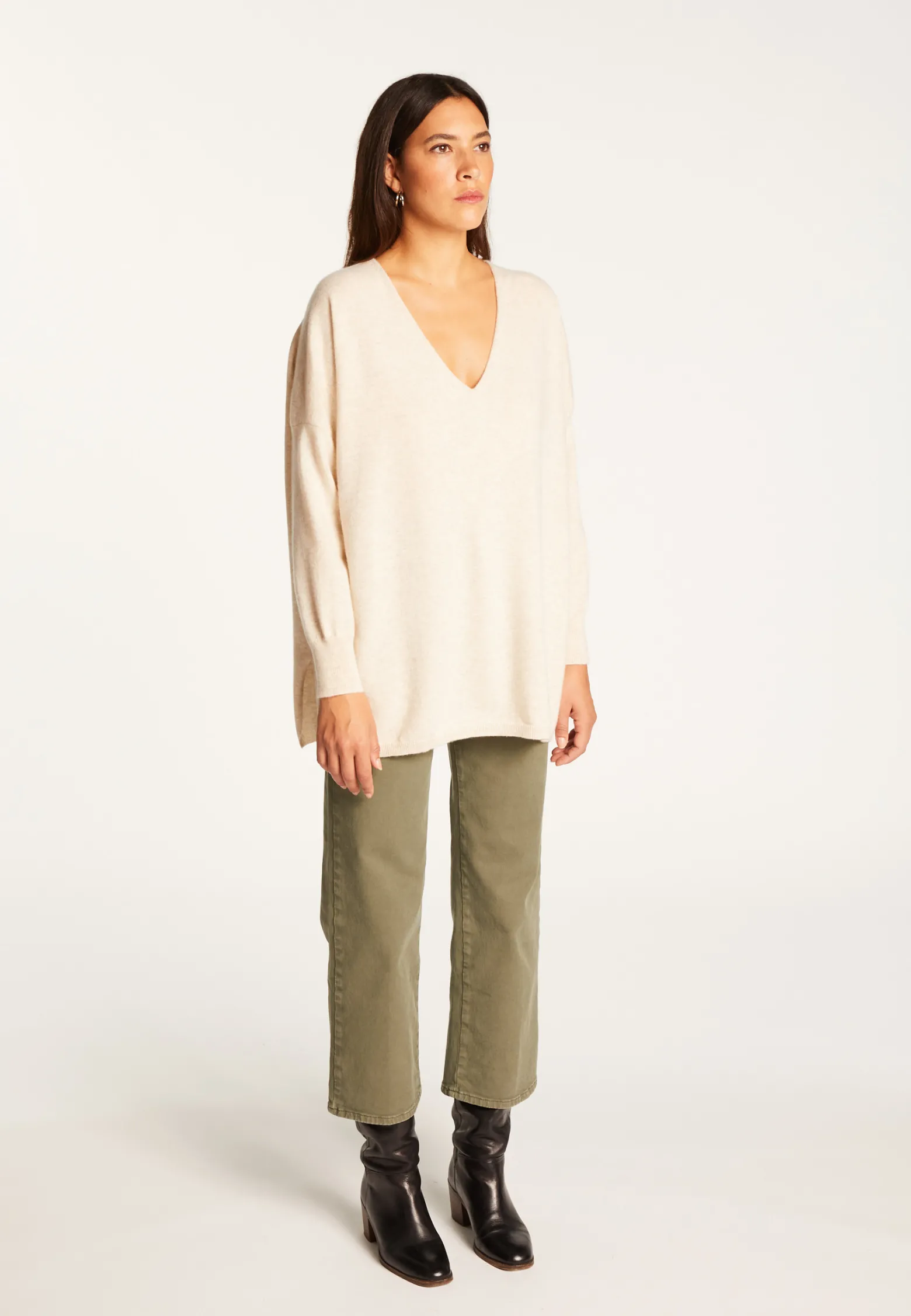 Montagut Oversized V-neck sweater in cashmere - Apolline