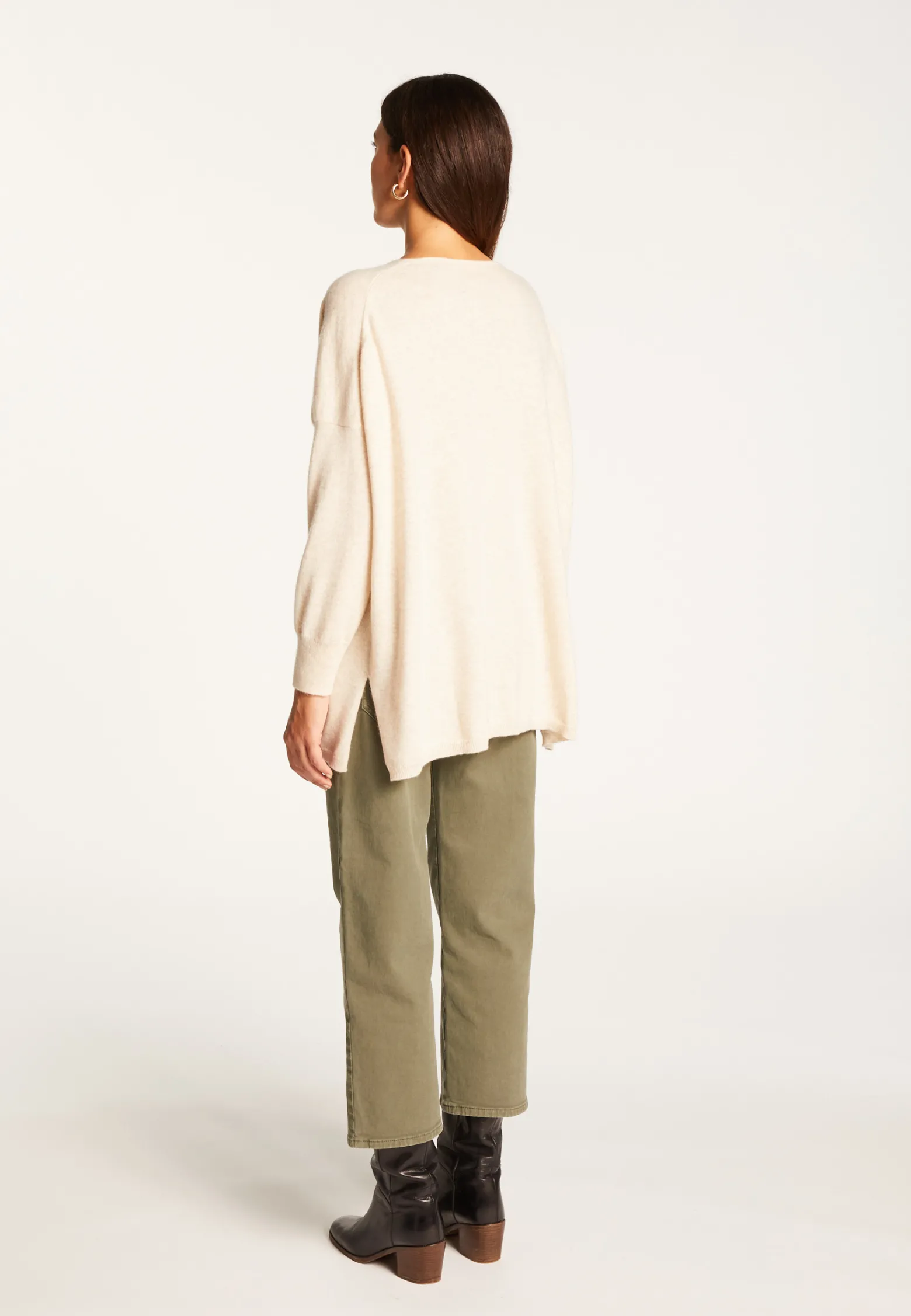 Montagut Oversized V-neck sweater in cashmere - Apolline