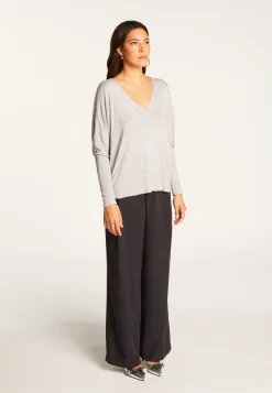 Montagut Oversized V-neck T-shirt in bamboo cashmere fiber - Rica