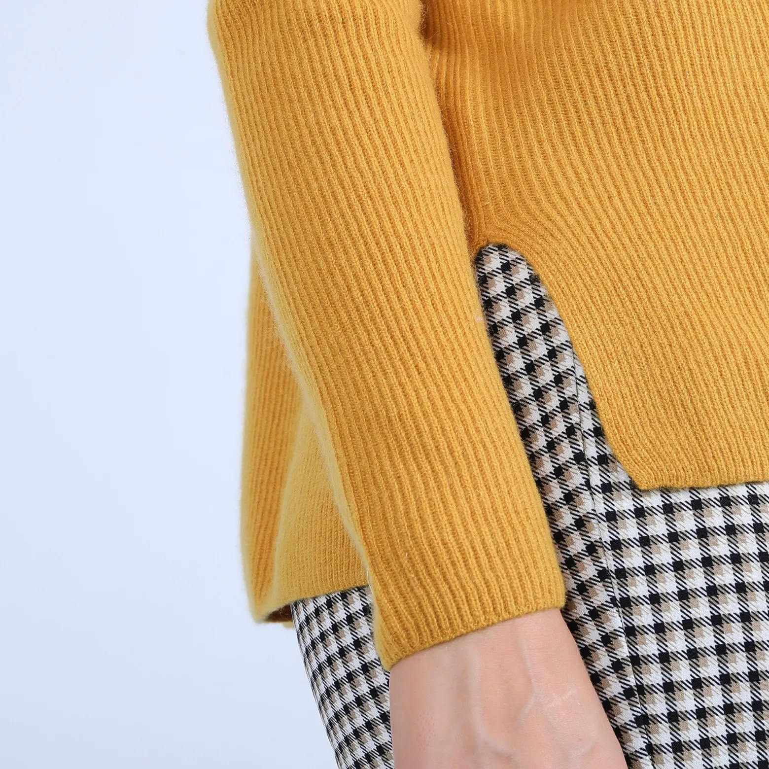 Montagut Round-neck jumper with buttons on the back - Becky