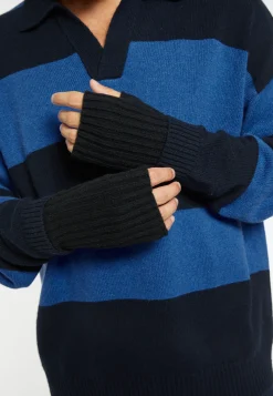 Montagut Unisex cashmere and wool mittens - Glenn