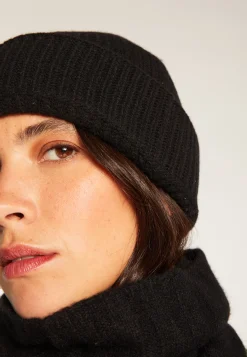 Montagut Unisex Merino Wool Beanie - Line
