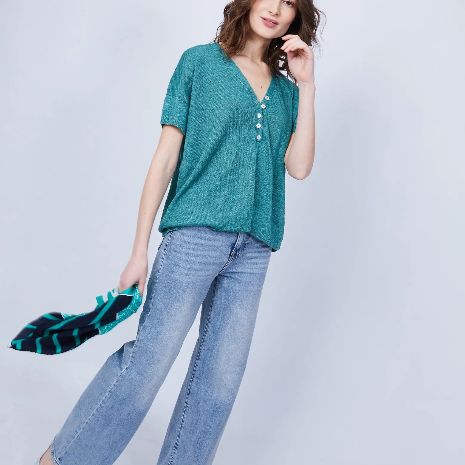 Montagut V-neck button-up linen T-shirt - MAATI