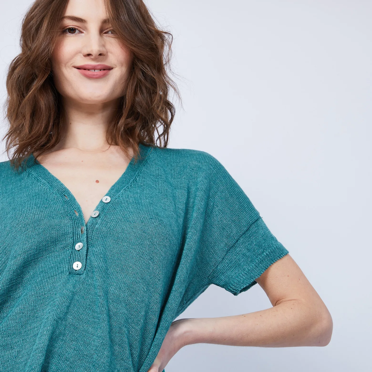 Montagut V-neck button-up linen T-shirt - MAATI