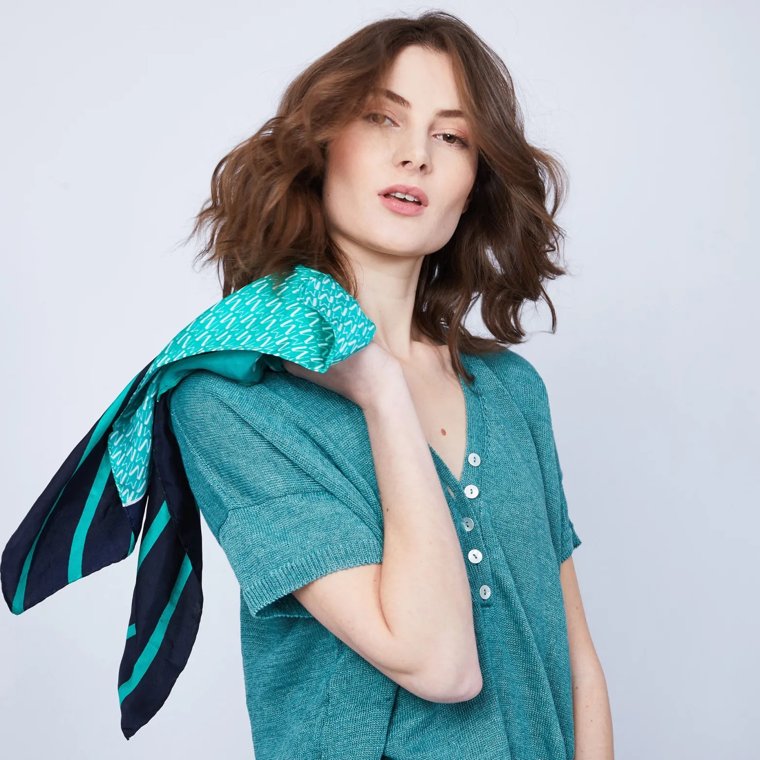 Montagut V-neck button-up linen T-shirt - MAATI