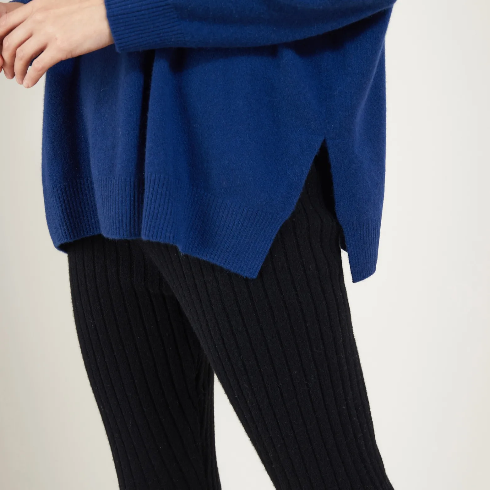 Montagut V-neck cashmere sweater with slits - Brendao