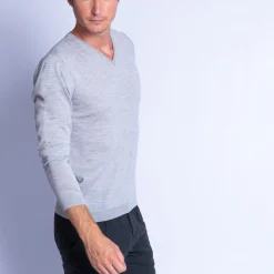 Montagut V-neck jumper in merino wool - Elmo