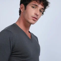 Montagut V-neck jumper in merino wool - Elmo