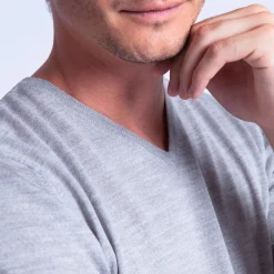 Montagut V-neck jumper in merino wool - Elmo