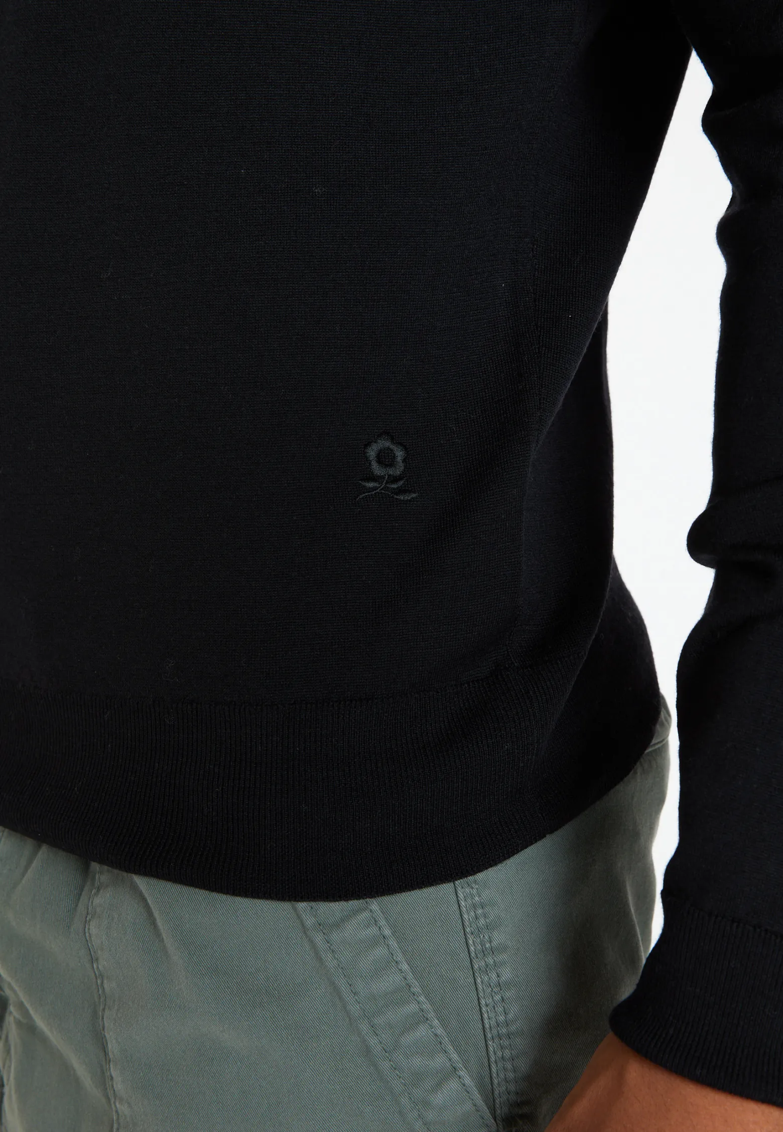 Montagut V-neck jumper in merino wool - Elmo