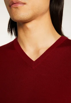 Montagut V-neck jumper in merino wool - Elmo