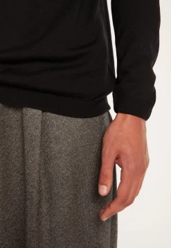 Montagut V-neck jumper in merino wool - Elmo