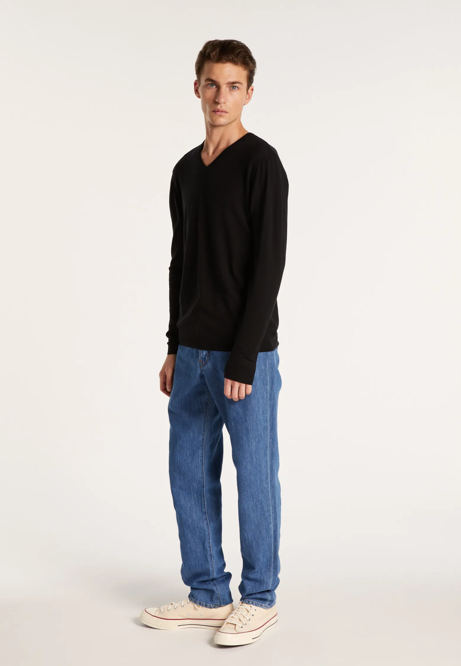Montagut V-neck jumper in wool and silk - Basil