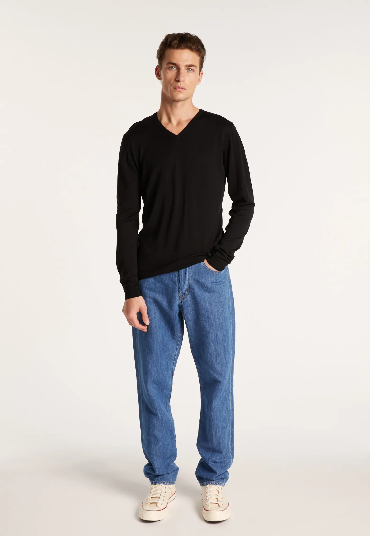 Montagut V-neck jumper in wool and silk - Basil