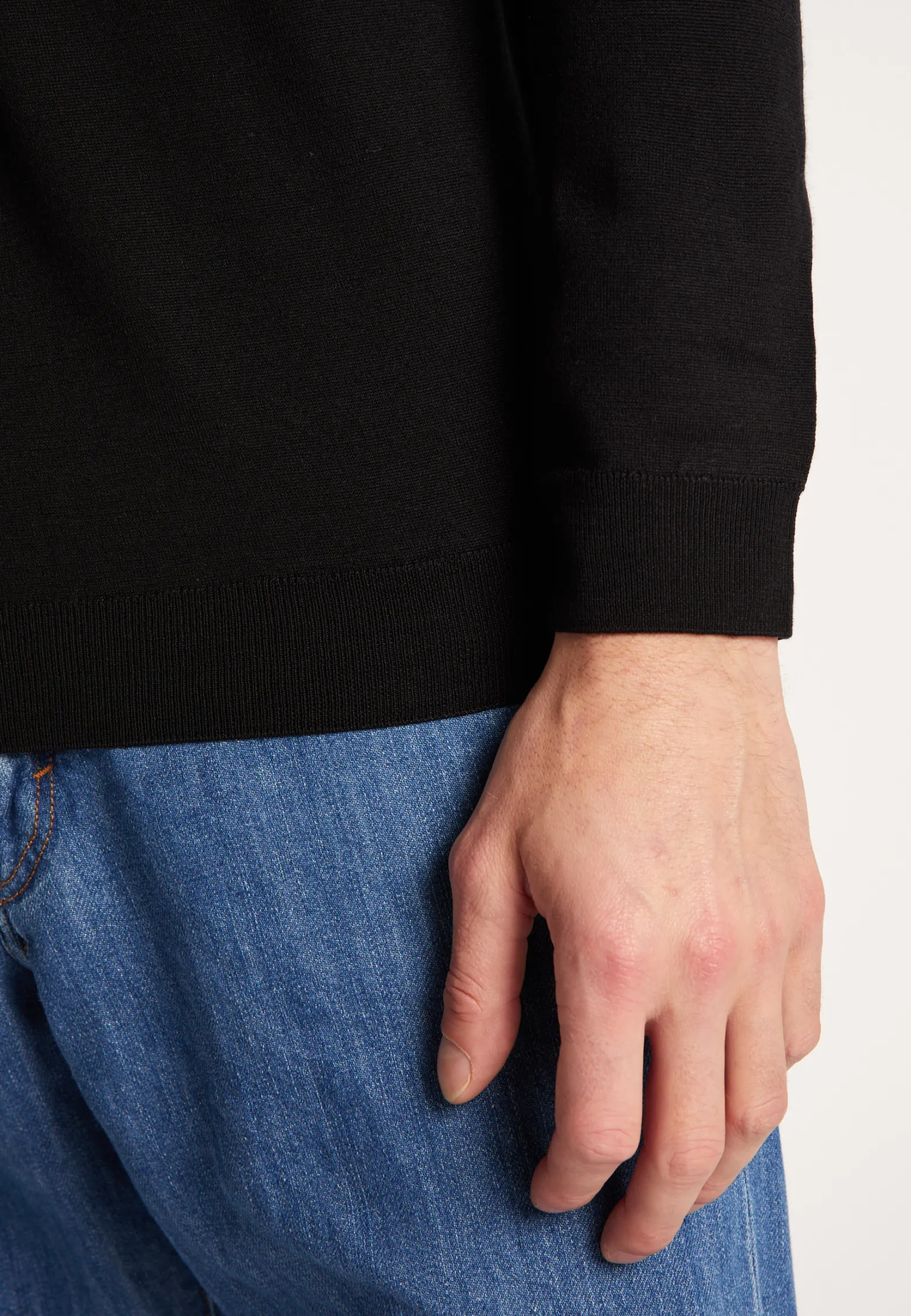 Montagut V-neck jumper in wool and silk - Basil