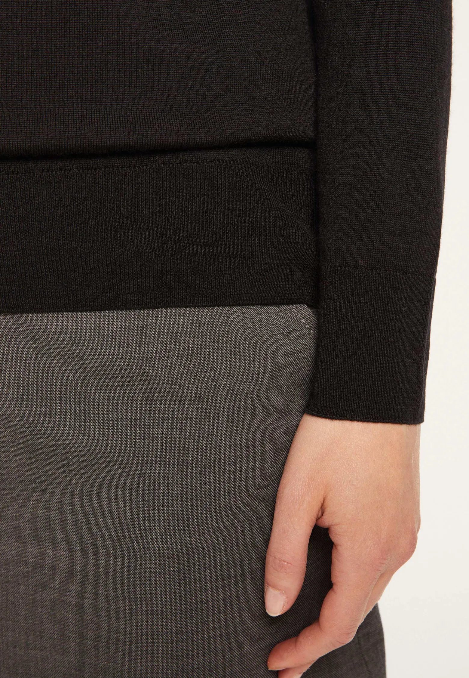 Montagut V-neck merino wool sweater - Arya