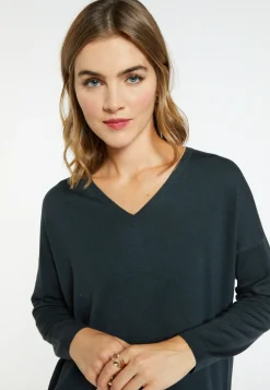 Montagut V-neck slit sweater in merino wool - Bernice