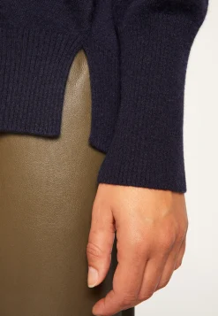 Montagut V-neck sweater in merino wool - Robine