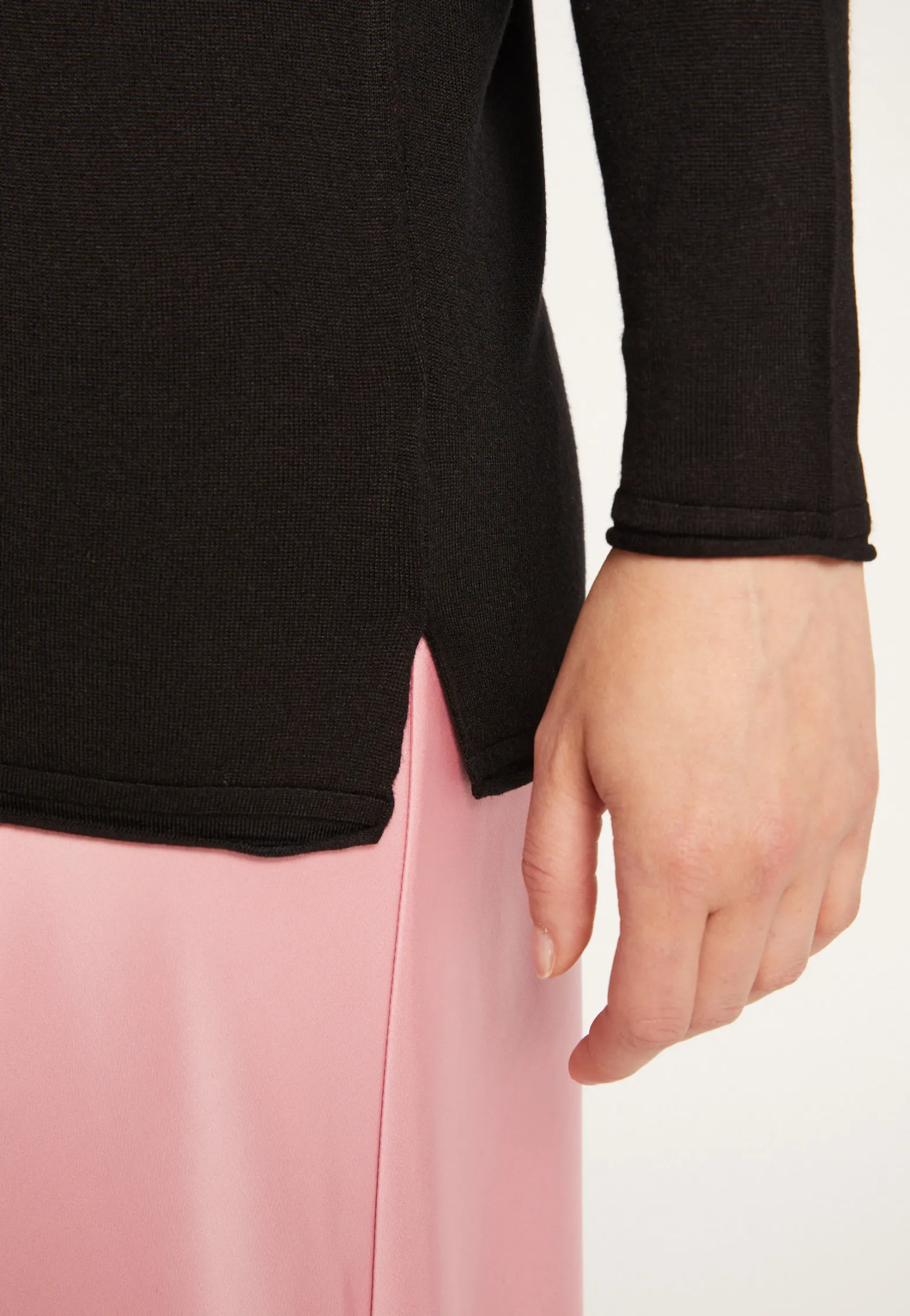 Montagut V-neck T-shirt in bamboo cashmere fiber - Aeline