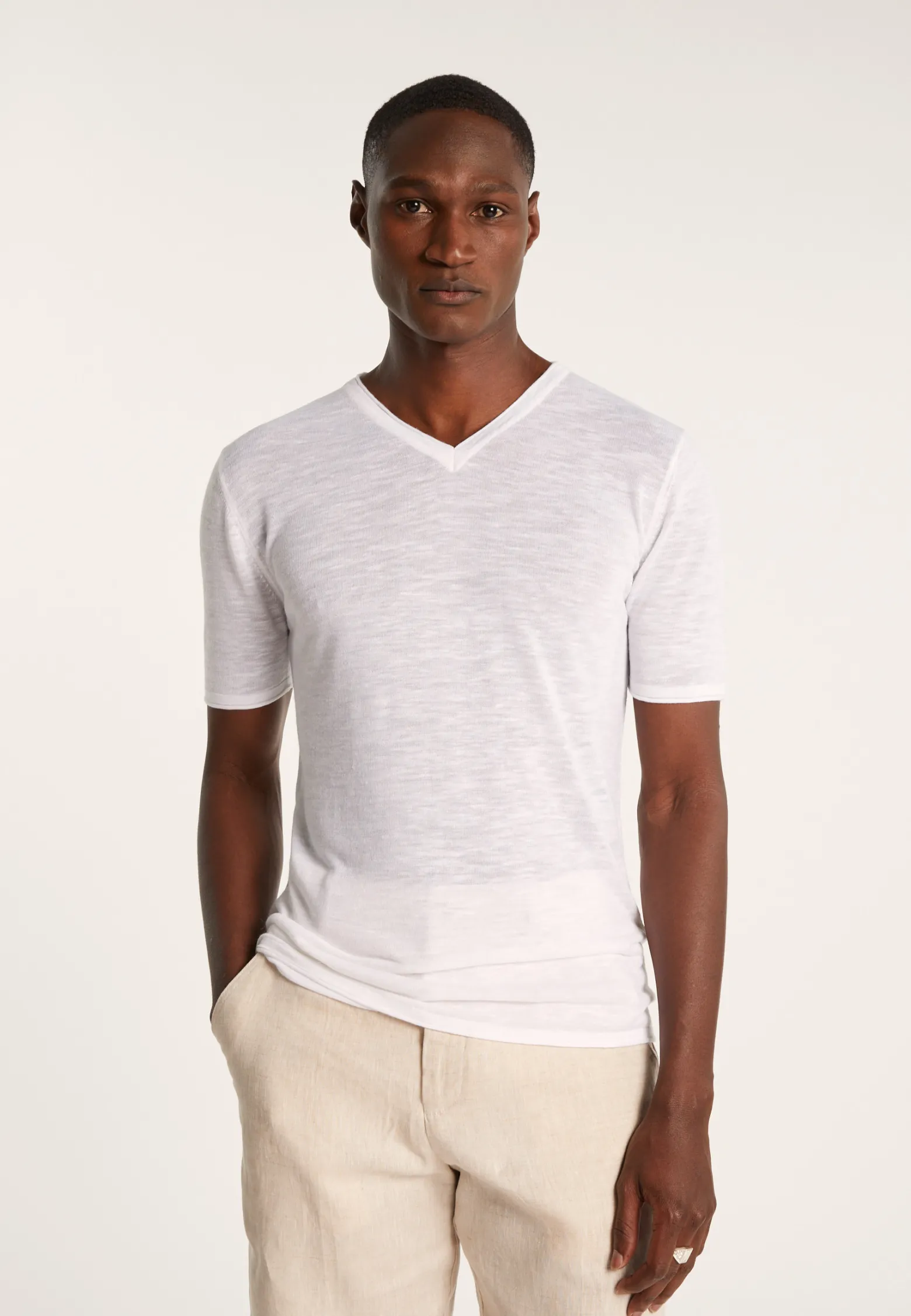 Montagut V-neck T-shirt in flamed linen - Reuben