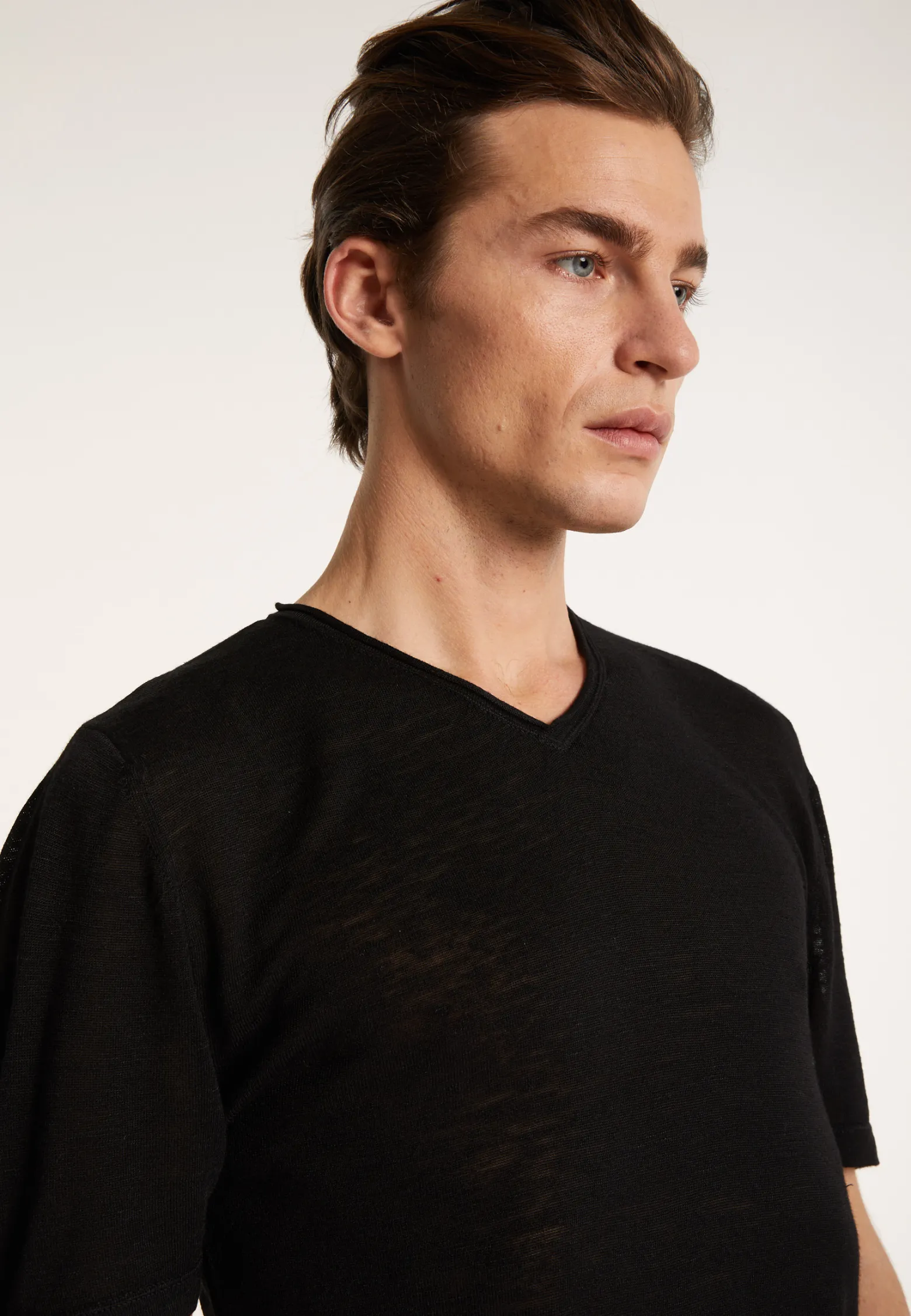 Montagut V-neck t-shirt in flamed linen - Reuben